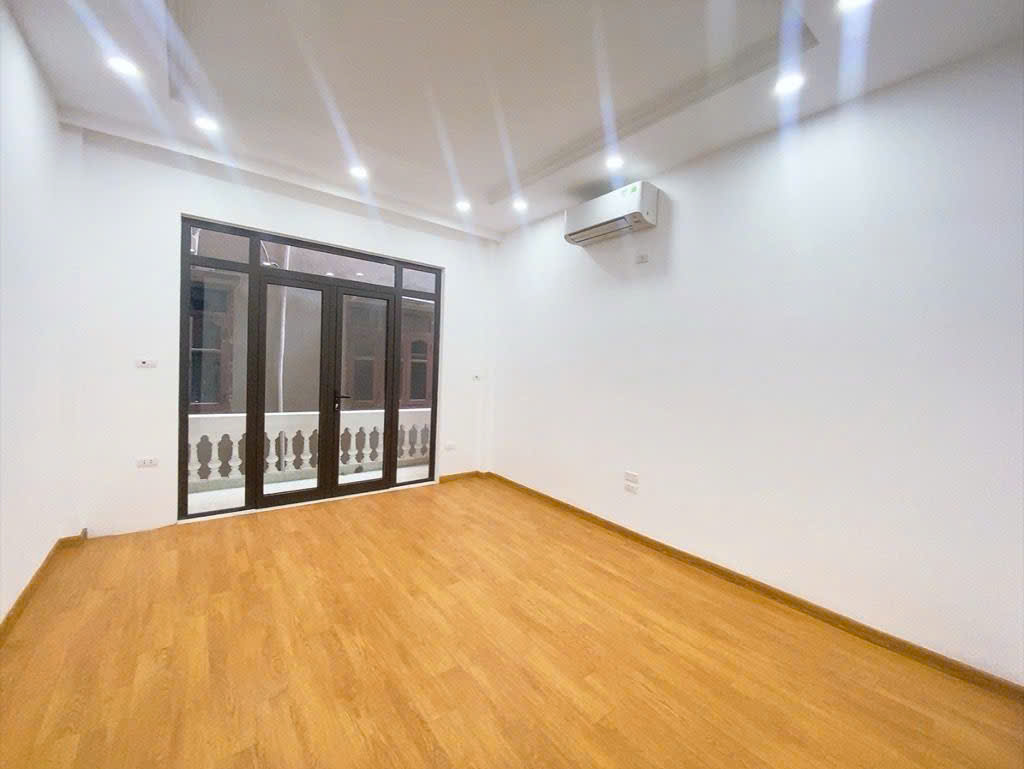 SIÊU PHẨM PHỐ CỔ - OTO ĐỖ CỬA - CÁCH MẶT PHỐ 20M - TẶNG FULL NỘI THẤT